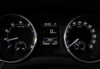 Подержанный автомобиль Skoda Yeti 2015 года (12 фото)