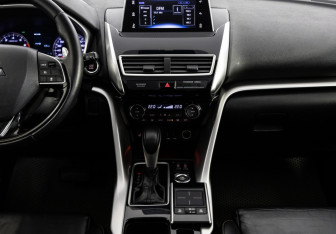Подержанный автомобиль Mitsubishi Eclipse Cross 2018 года (14 фото)
