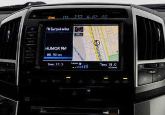 Подержанный автомобиль Toyota Land Cruiser Suv 2014 года (15 фото)