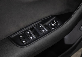 Подержанный автомобиль Audi Q7 2017 года (19 фото)