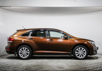 Подержанный автомобиль Toyota Venza 2014 года (4 фото)