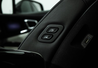 Подержанный автомобиль Kia Carnival 2023 года (31 фото)