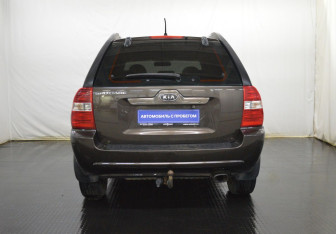 Подержанный автомобиль Kia Sportage 2006 года (6 фото)