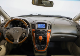 Подержанный автомобиль Lexus RX 2002 года (9 фото)