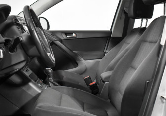 Подержанный автомобиль Volkswagen Tiguan 2015 года (12 фото)