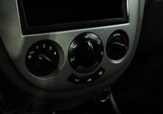 Подержанный автомобиль Chevrolet Lacetti Hatchback 2010 года (15 фото)