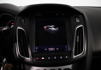 Подержанный автомобиль Ford Focus Hatchback 2013 года (15 фото)