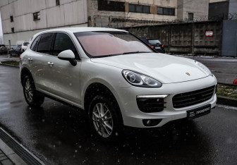 Подержанный автомобиль Porsche Cayenne 2015 года (3 фото)