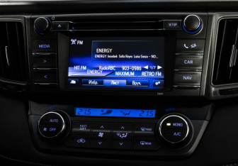 Подержанный автомобиль Toyota RAV4 2014 года (14 фото)