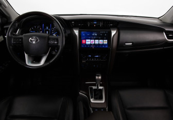 Подержанный автомобиль Toyota Fortuner 2018 года (9 фото)