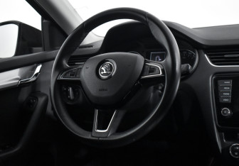 Подержанный автомобиль Skoda Octavia Liftback 2014 года (14 фото)