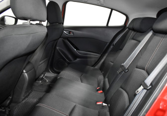 Подержанный автомобиль Mazda 3 Hatchback 2018 года (13 фото)