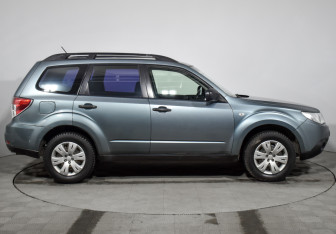 Подержанный автомобиль Subaru Forester Suv 2011 года (4 фото)