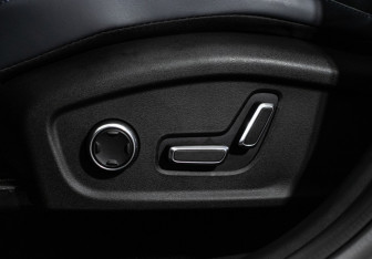 Подержанный автомобиль Geely Atlas 2023 года (16 фото)