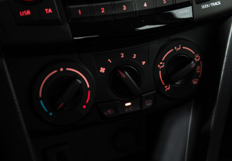 Подержанный автомобиль Suzuki Swift Hatchback 2011 года (15 фото)