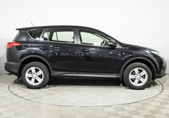 Подержанный автомобиль Toyota RAV4 2012 года (4 фото)