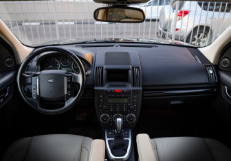 Подержанный автомобиль Land Rover Freelander 2011 года (11 фото)