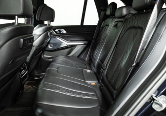 Подержанный автомобиль BMW X5 2020 года (10 фото)