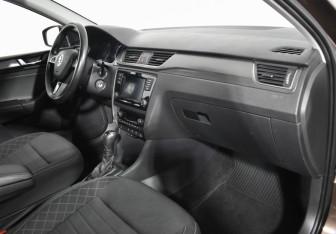 Подержанный автомобиль Skoda Rapid Liftback 2017 года (12 фото)