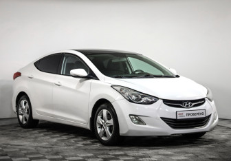 Подержанный автомобиль Hyundai Elantra Sedan 2013 года (3 фото)