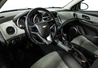 Подержанный автомобиль Chevrolet Cruze Sedan 2011 года (11 фото)