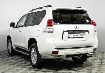 Подержанный автомобиль Toyota Land Cruiser Prado 2013 года (7 фото)