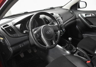 Подержанный автомобиль Kia Cerato Sedan 2010 года (9 фото)