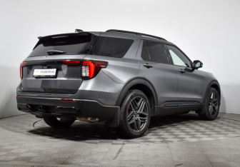 Подержанный автомобиль Ford Explorer 2024 года (5 фото)
