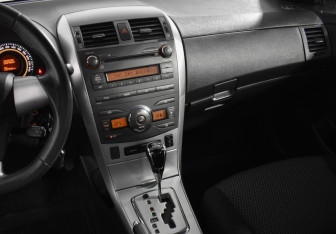 Подержанный автомобиль Toyota Corolla Sedan 2012 года (18 фото)