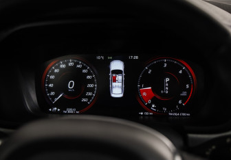 Подержанный автомобиль Volvo S90 2018 года (12 фото)
