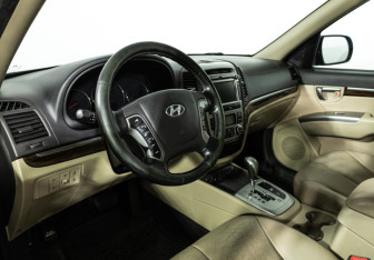 Подержанный автомобиль Hyundai Santa Fe 2011 года (11 фото)