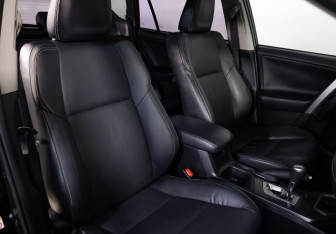 Подержанный автомобиль Toyota RAV4 2017 года (26 фото)