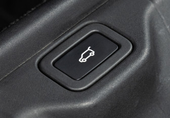 Подержанный автомобиль Land Rover Range Rover 2015 года (15 фото)