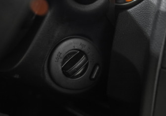Подержанный автомобиль Nissan Tiida Hatchback 2008 года (16 фото)