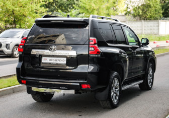 Подержанный автомобиль Toyota Land Cruiser Prado 2018 года (6 фото)