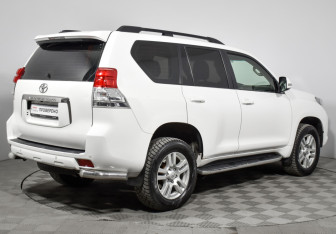 Подержанный автомобиль Toyota Land Cruiser Prado 2010 года (5 фото)