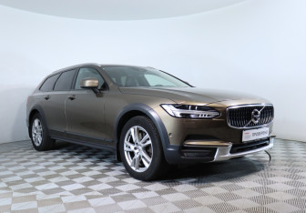 Подержанный автомобиль Volvo V90 Cross Country 2017 года (3 фото)