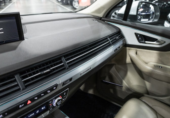 Подержанный автомобиль Audi Q7 2018 года (23 фото)