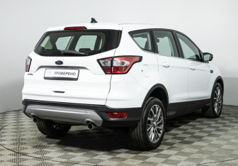 Подержанный автомобиль Ford Kuga 2017 года (5 фото)