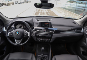Подержанный автомобиль BMW X1 2019 года (10 фото)