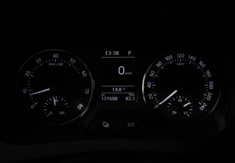 Подержанный автомобиль Skoda Rapid Liftback 2015 года (12 фото)