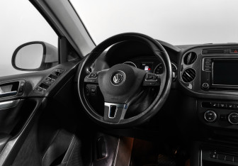 Подержанный автомобиль Volkswagen Tiguan 2015 года (16 фото)