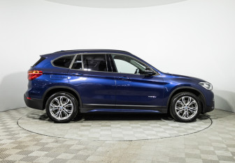 Подержанный автомобиль BMW X1 2017 года (4 фото)