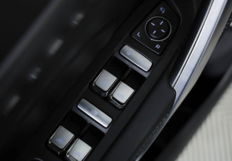 Подержанный автомобиль Geely Atlas Pro 2023 года (24 фото)