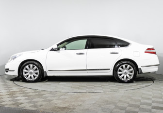 Подержанный автомобиль Nissan Teana 2010 года (8 фото)