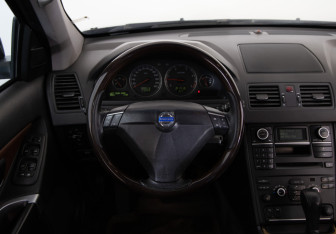 Подержанный автомобиль Volvo XC90 2008 года (10 фото)