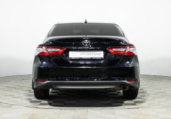 Подержанный автомобиль Toyota Camry Sedan 2021 года (6 фото)