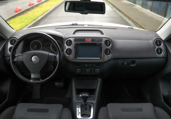 Подержанный автомобиль Volkswagen Tiguan 2008 года (11 фото)