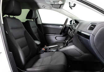 Подержанный автомобиль Volkswagen Jetta Sedan 2016 года (21 фото)