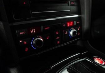 Подержанный автомобиль Audi Q7 2014 года (17 фото)